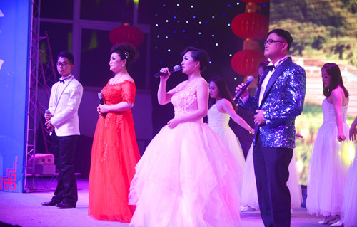 心?起航   夢?飛揚——公司舉辦 “奔跑吧，云南二建”2015年度先進表彰暨迎新春文藝晚會