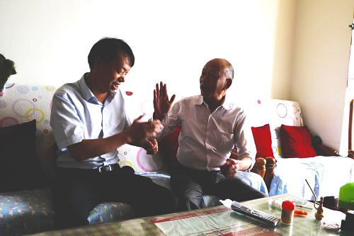 公司兩節(jié)前看望離退休老干部