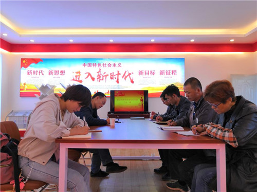 公司領導為滇池明珠廣場二期建設項目臨時黨支部黨員講黨課