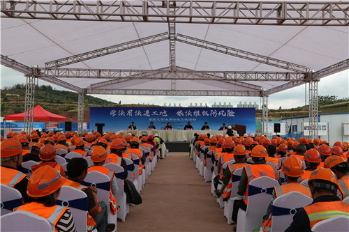 保護農(nóng)民工 學法防風險—省農(nóng)民工學法用法進工地活動在云南財經(jīng)大學安寧校區(qū)項目舉辦