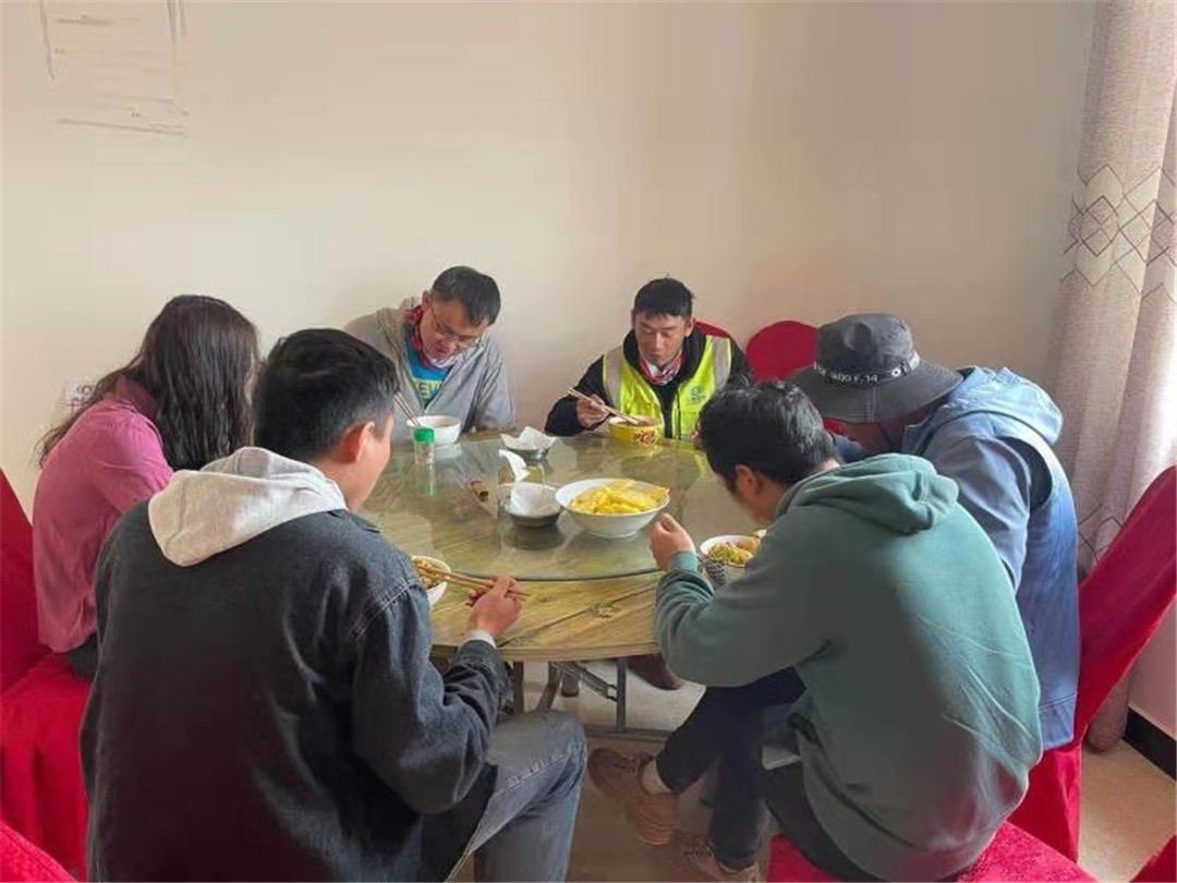 無論再忙，也別忘了吃飯 ?——二建干飯人圖鑒