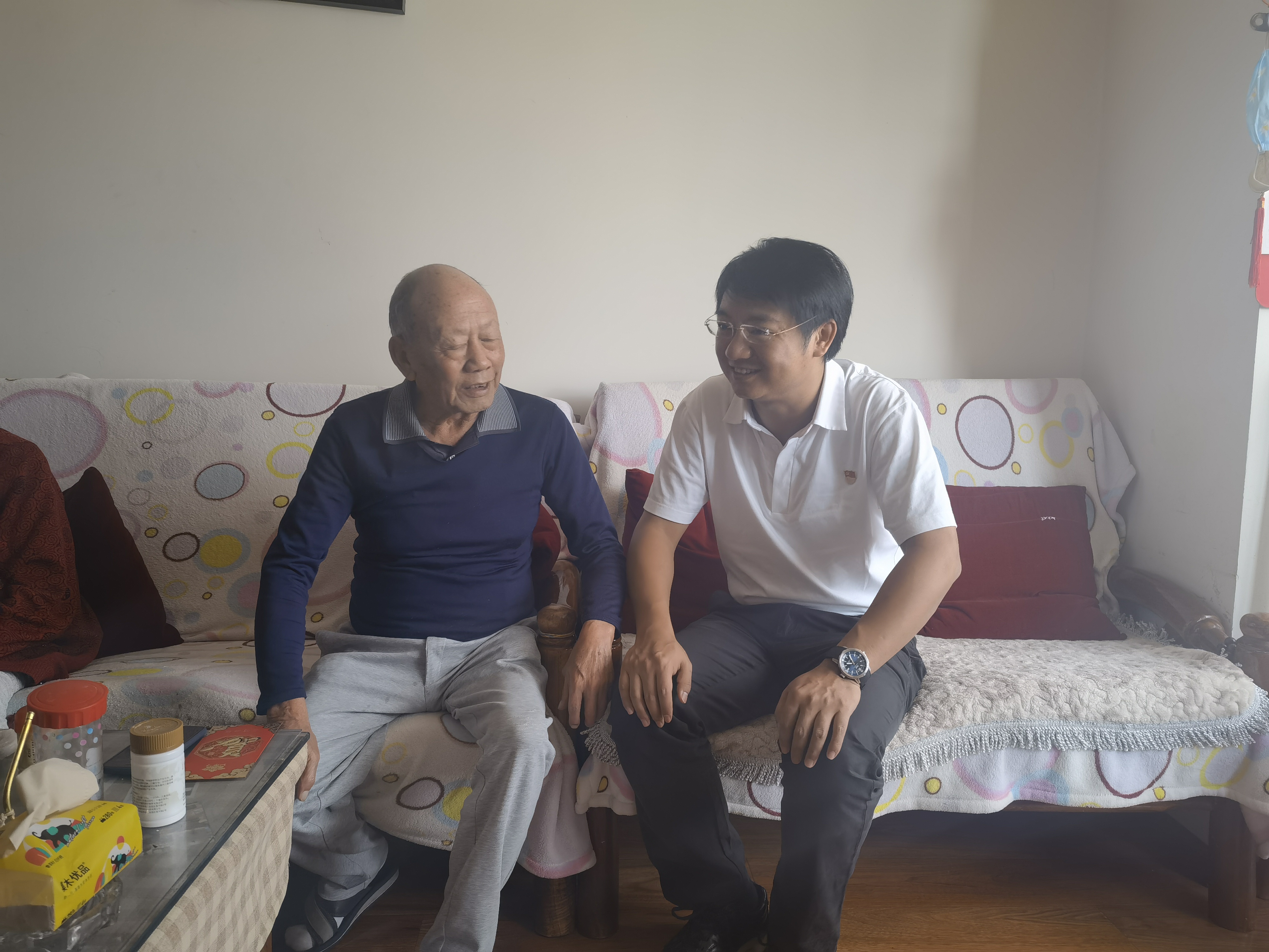 【我為群眾辦實(shí)事】公司領(lǐng)導(dǎo)帶隊(duì)慰問(wèn)離退休干部及干部遺屬