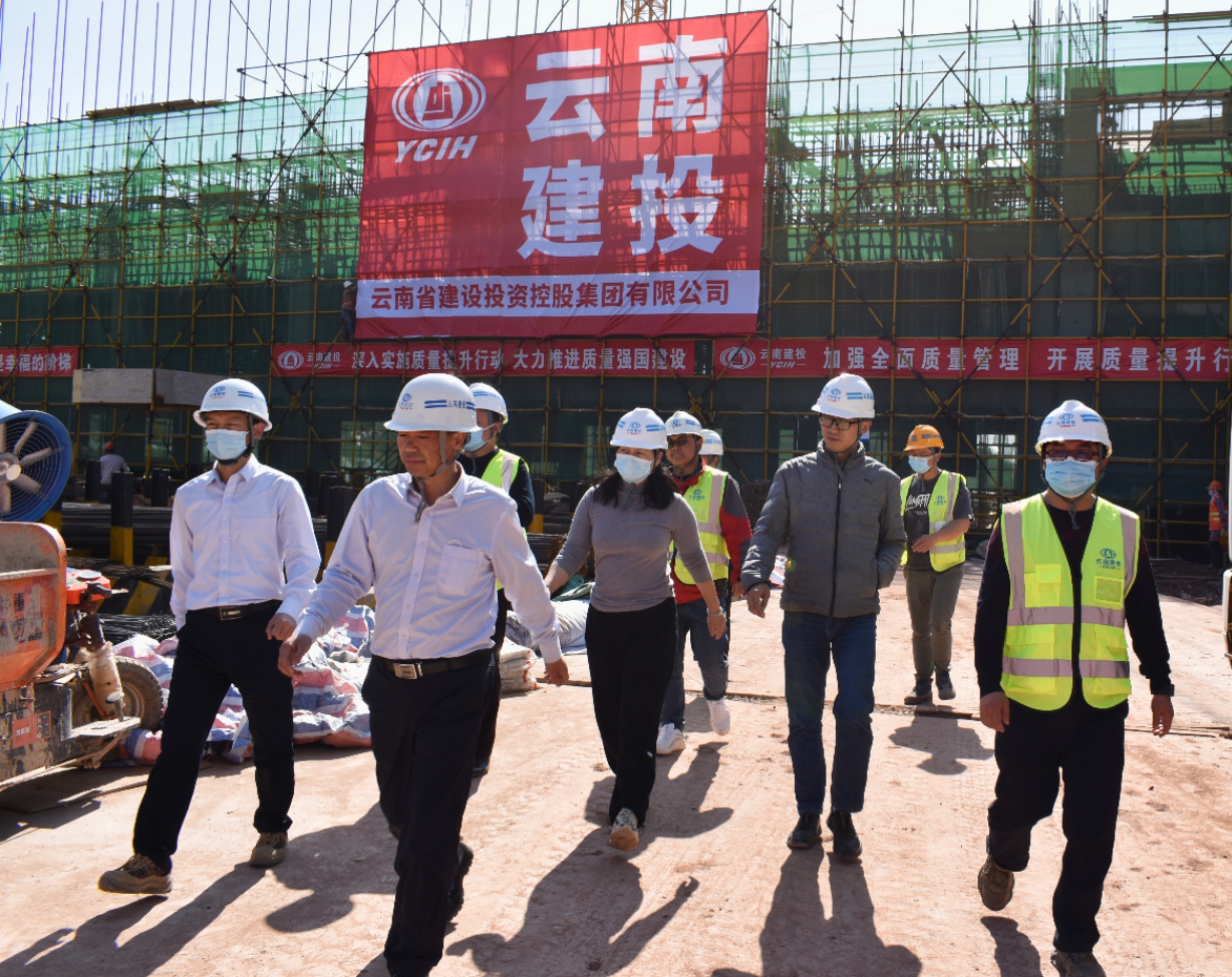 【貫徹一線工作法】陳定華、董學(xué)友一行調(diào)研檢查云南財(cái)經(jīng)大學(xué)安寧校區(qū)“新四棟”項(xiàng)目