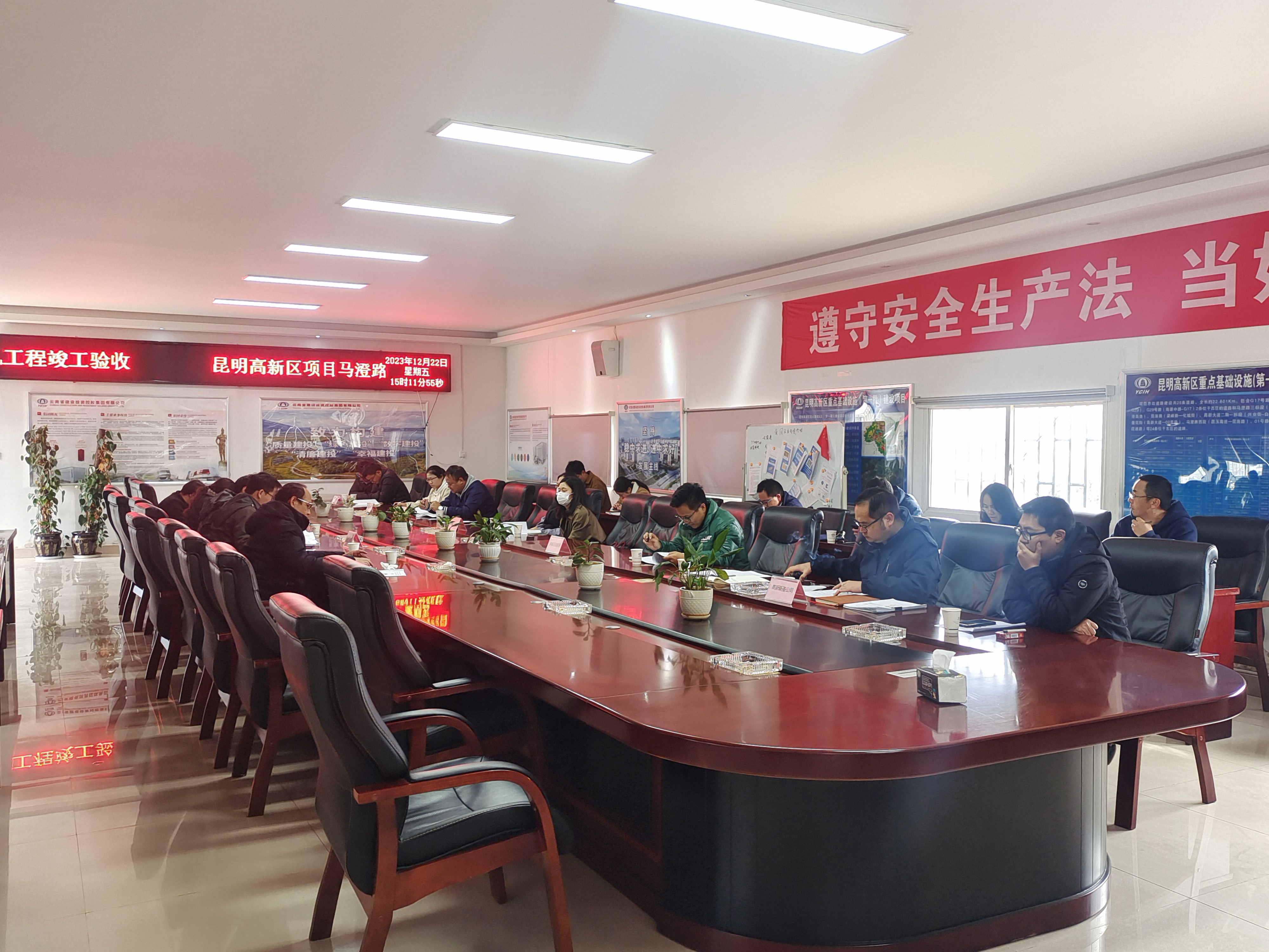 【項(xiàng)目動態(tài)】昆明高新區(qū)重點(diǎn)基礎(chǔ)設(shè)施（第一批）建設(shè)項(xiàng)目馬澄路(15號路至呈澄高速）小營交叉口景觀工程順利通過竣工驗(yàn)收