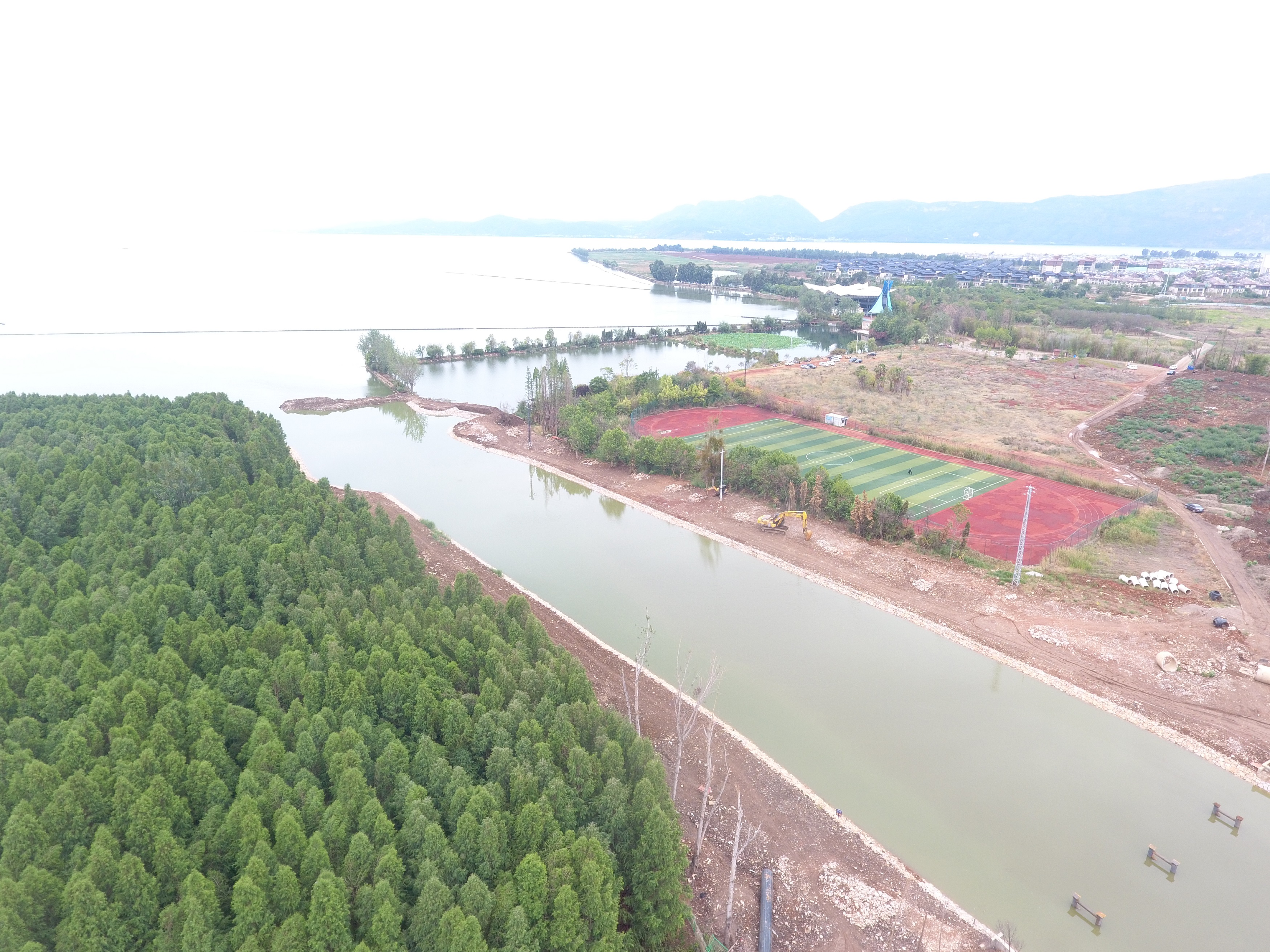 昆明市政協(xié)副主席王鍵調(diào)研官渡區(qū)蝦壩河下段綜合整治項目