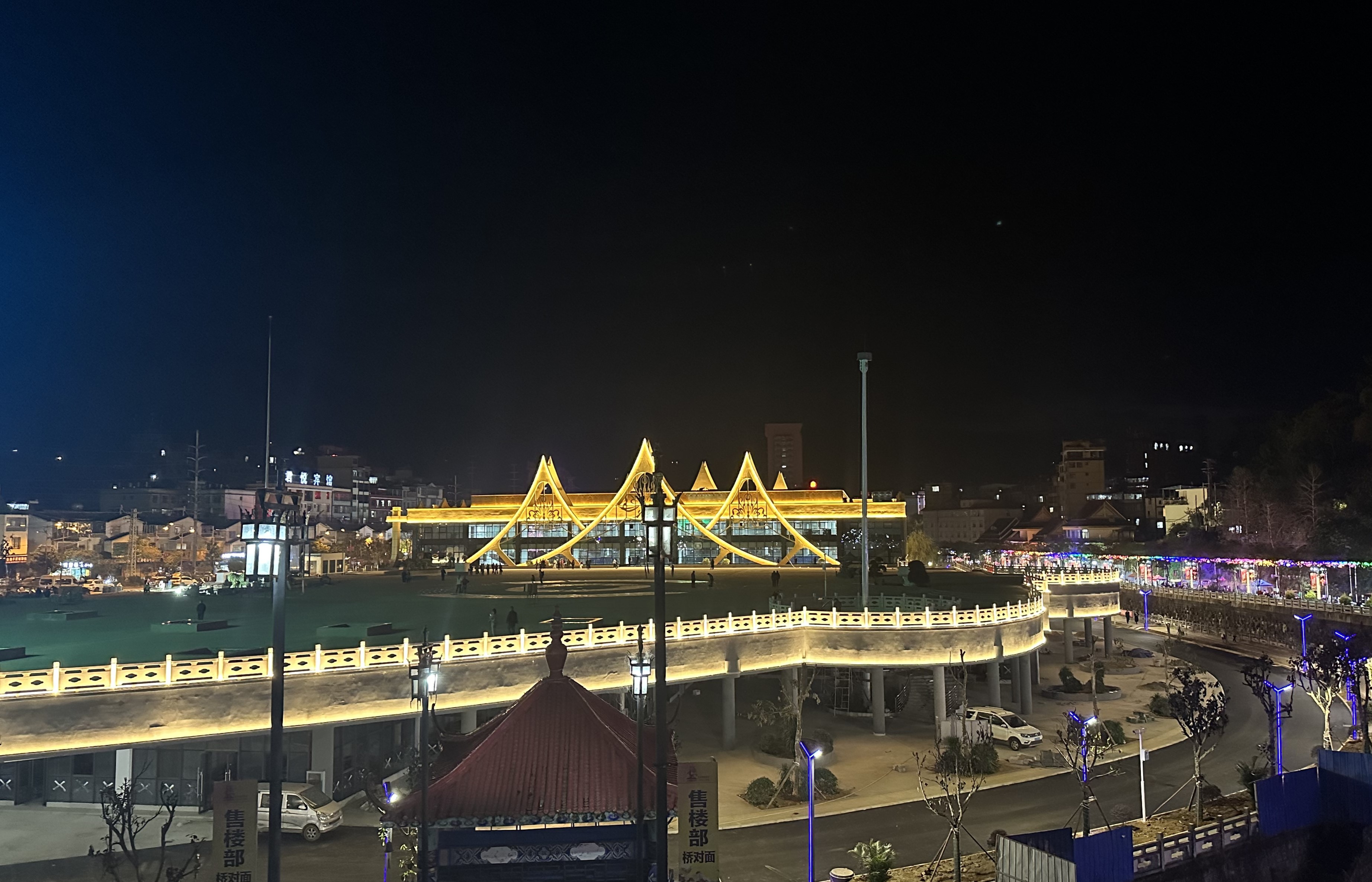 【百日攻堅(jiān)】百日攻堅(jiān)新進(jìn)展！金平縣國門文化交流中心項(xiàng)目順利交付