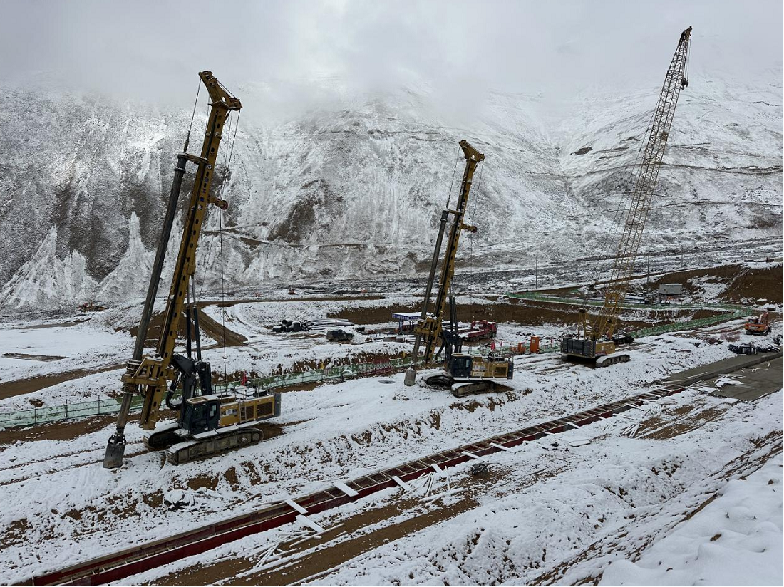 【項目動態(tài)】西藏翔龍礦業(yè)選廠工業(yè)場地工程一標(biāo)段土建工程首顆樁基澆筑成功